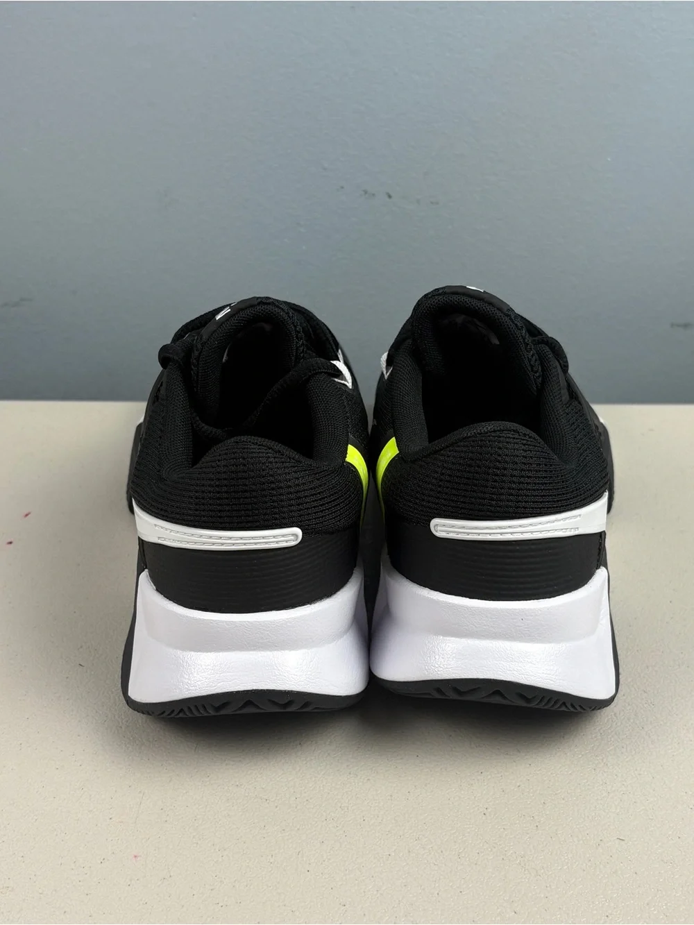 Nike Zoom GP Challenge Hard Court Tennis Sneaker Woman’s Sz 6.5